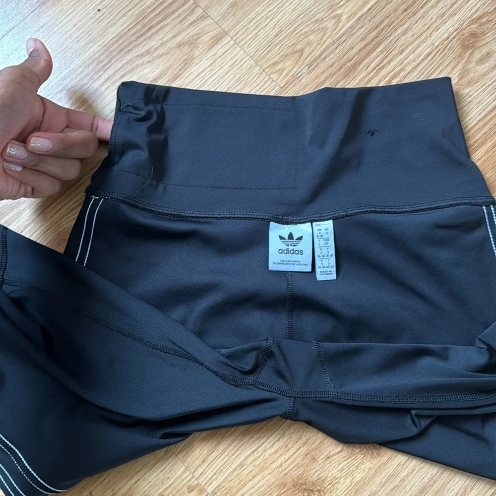 Never Worn ✨ Adidas HR 10” biker shorts - size S